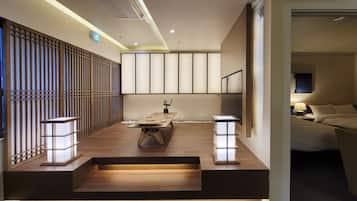 Annex Building Maru Suite (Randomly Selected) | 2 yatak odası, dizüstü bilgisayar çalışma alanı, güneşlik/perde