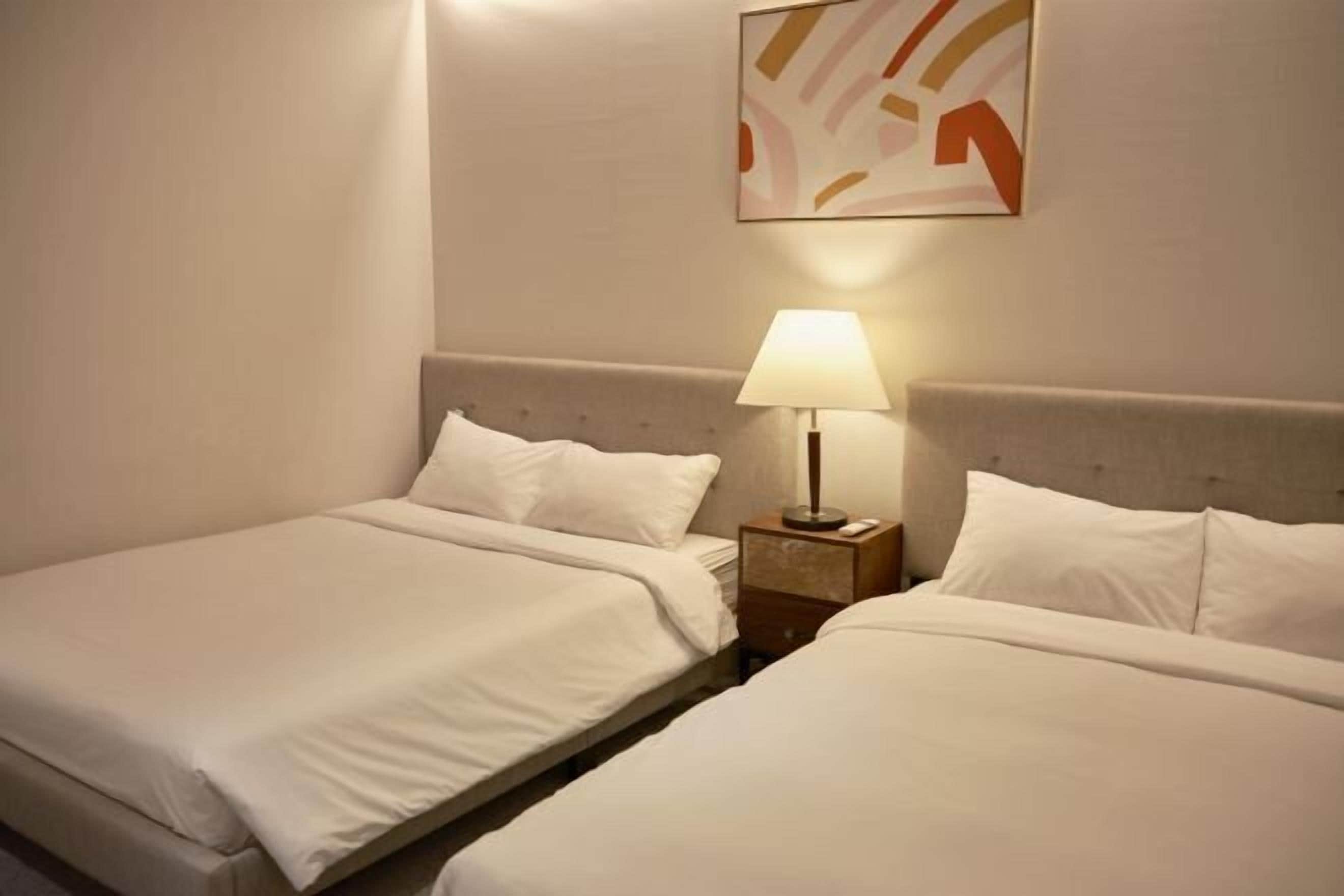 笔记本电脑工作区、遮光窗帘、熨斗/熨板、免费 WiFi