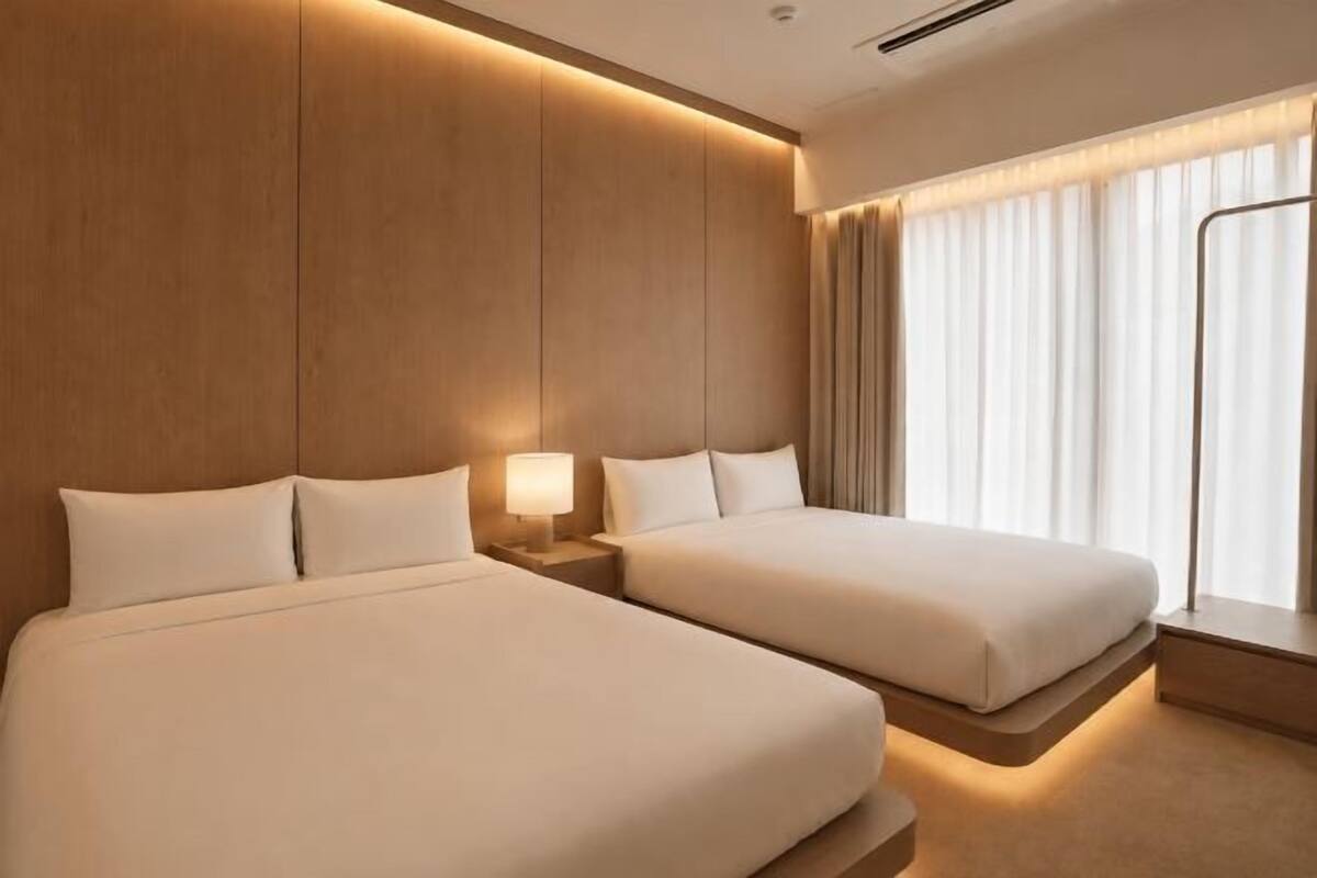 Cortinas blackout, tabla de planchar con plancha y wifi gratis