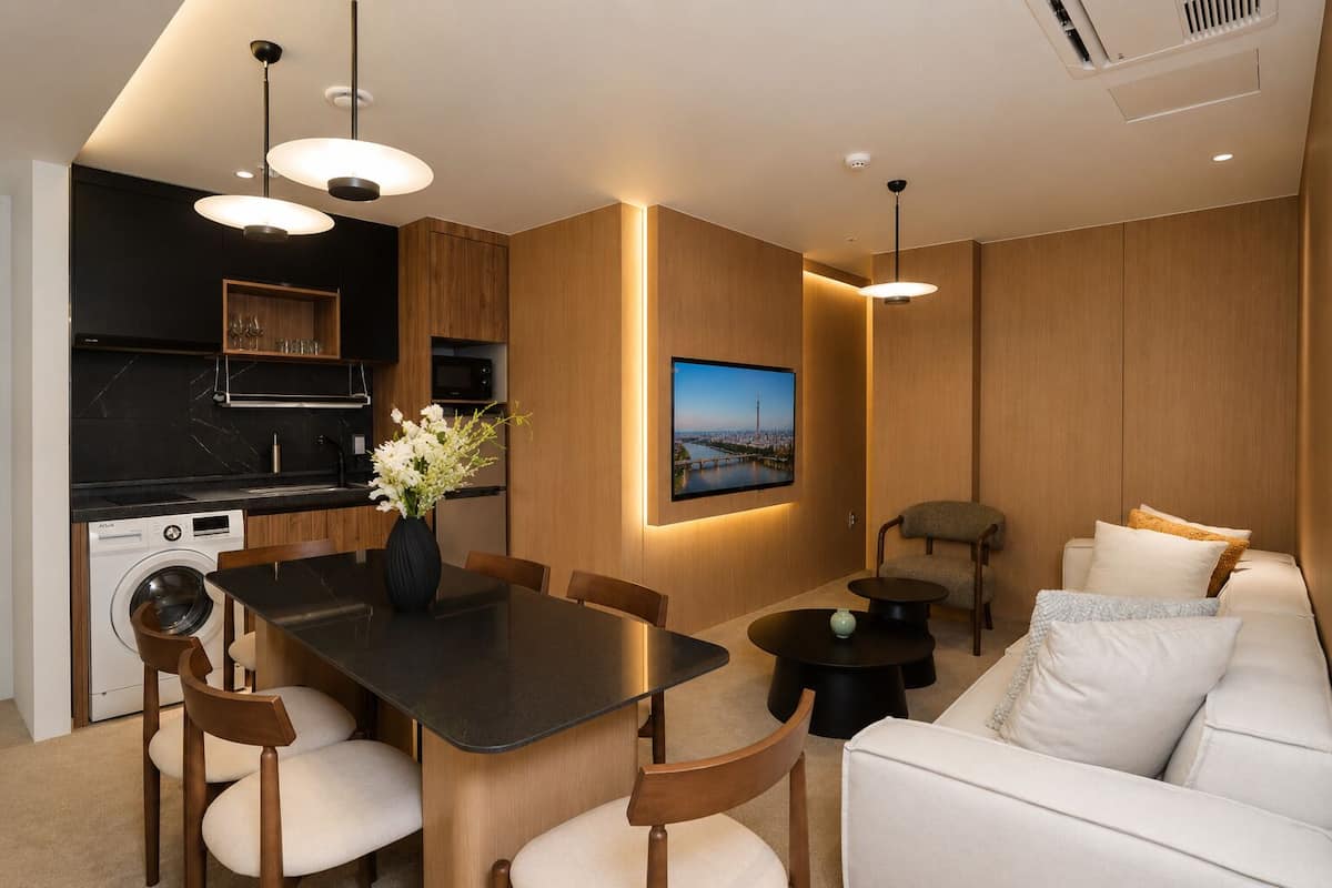 Main Building Suite, No View | Blackout drapes, iron/ironing board, free WiFi, bed sheets