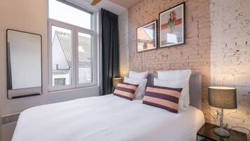 2 bedrooms, desk, iron/ironing board, travel crib