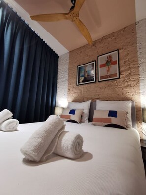 2 bedrooms, desk, iron/ironing board, travel cot - The Pink Pigeon by SHWAY (Antwerp)