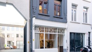 A modern building with a ground-floor entrance, large windows, and balconies. - The Blue Parrot by SHWAY (Antwerp)