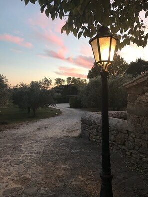 Exterior - Mas de varangle Chambres d'hôtes et Gîte (Montaren-et-Saint-Mediers)