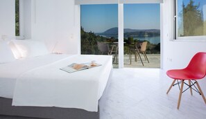 Villa, 4 chambres, piscine privée, vue mer | 4 chambres, coffres-forts dans les chambres, fer et planche à repasser