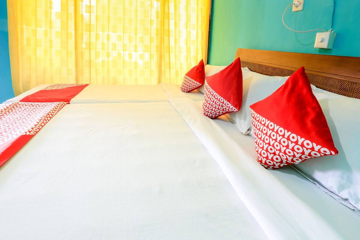 Desk, free WiFi, bed sheets