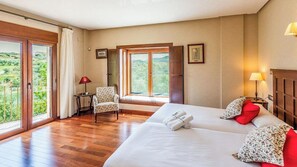 8 makuuhuonetta, silitysrauta/-lauta, vauvan matkasänky, Wi-Fi