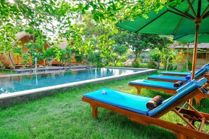 Kolam renang outdoor
