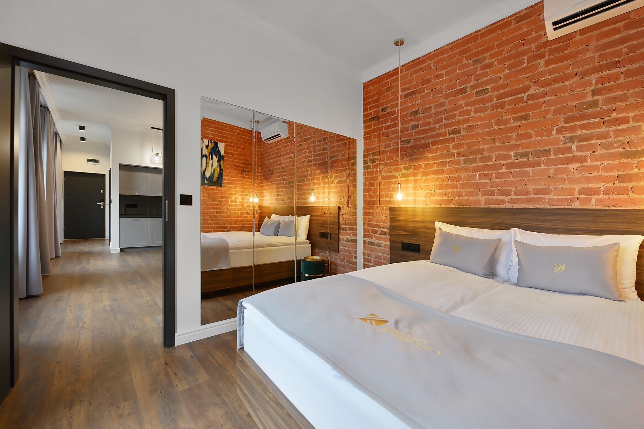 Premium bedding, soundproofing, iron/ironing board, free WiFi