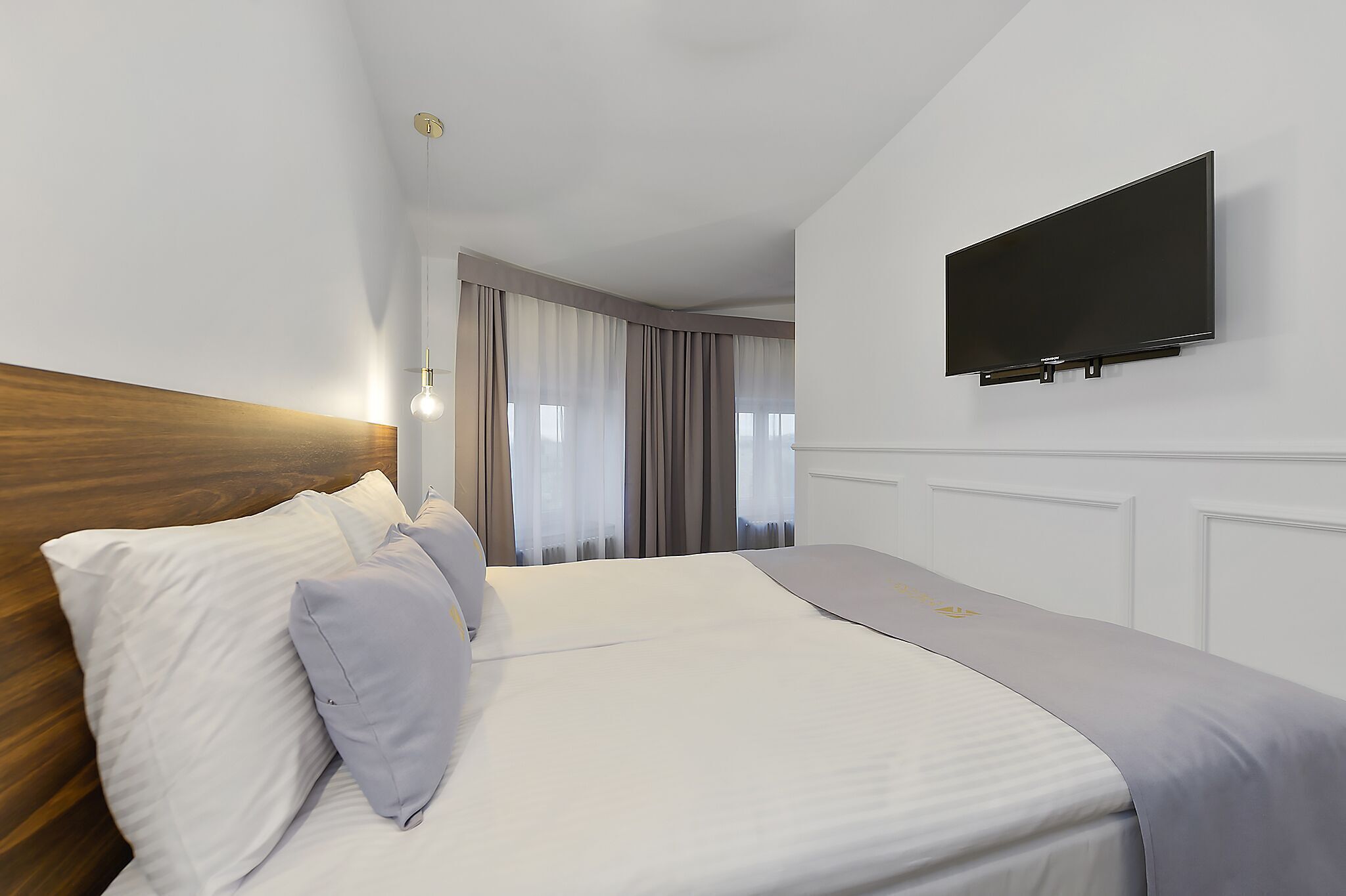 Premium bedding, soundproofing, iron/ironing board, free WiFi