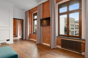 Deluxe Apartment, Balcony (1) | Living room | LED TV