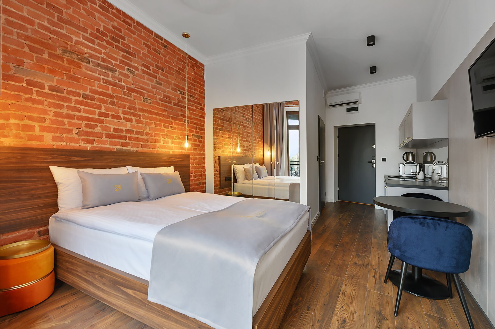 Premium bedding, soundproofing, iron/ironing board, free WiFi