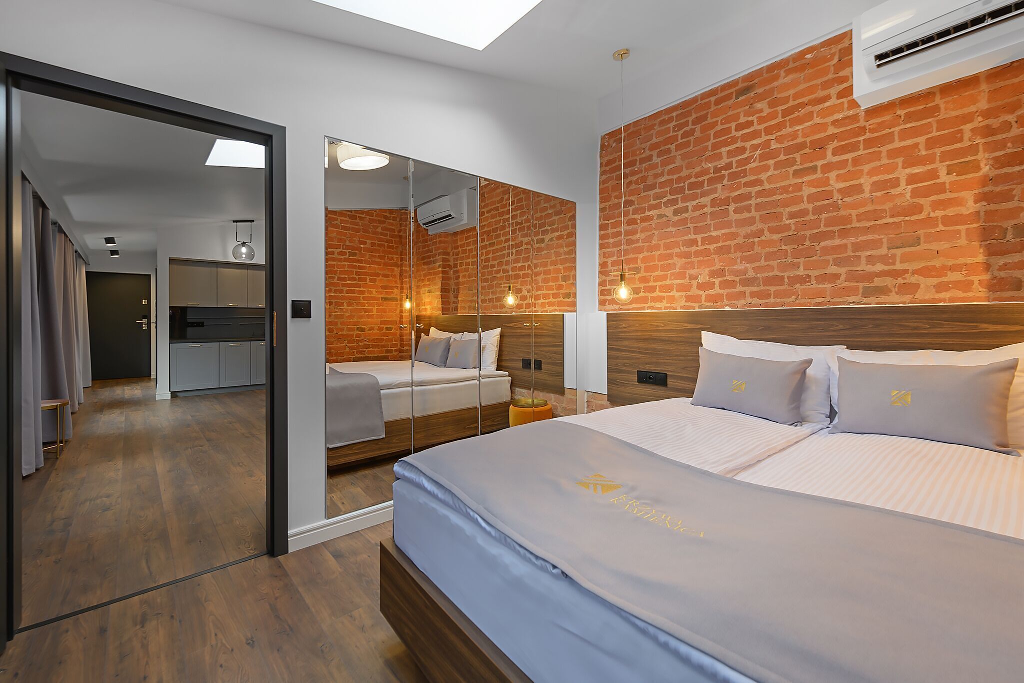 Premium bedding, soundproofing, iron/ironing board, free WiFi