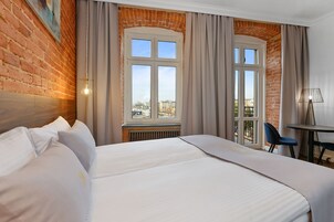 Premium bedding, soundproofing, iron/ironing board, free WiFi