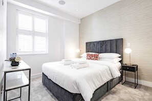 2 bedrooms, iron/ironing board, WiFi, bed sheets - The Smooth Velvet - by Out of Office Lifestyle (Greater London)