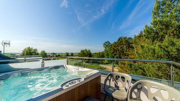 Private spa tub