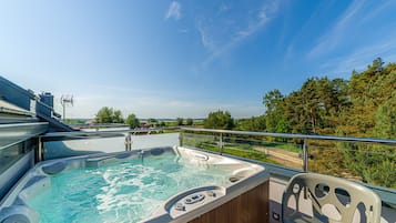 Penthouse (12) | Private spa tub