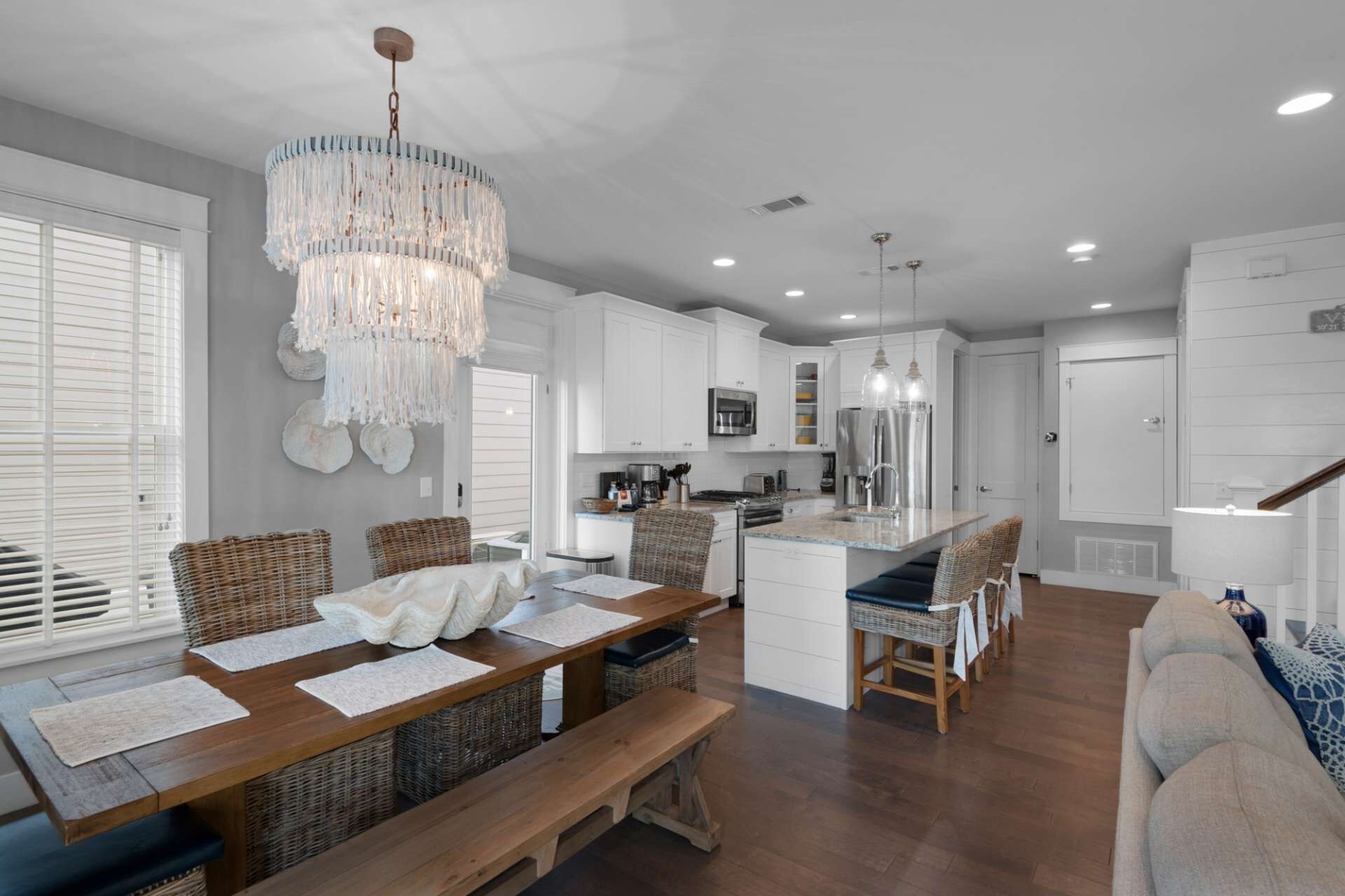 FREE Golf Cart! Community pool/walk to beach/short ride to shops&restaurants/Free paddle boards/WiFi