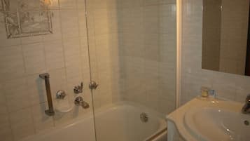 Business Studio | Bathroom | Hair dryer, towels