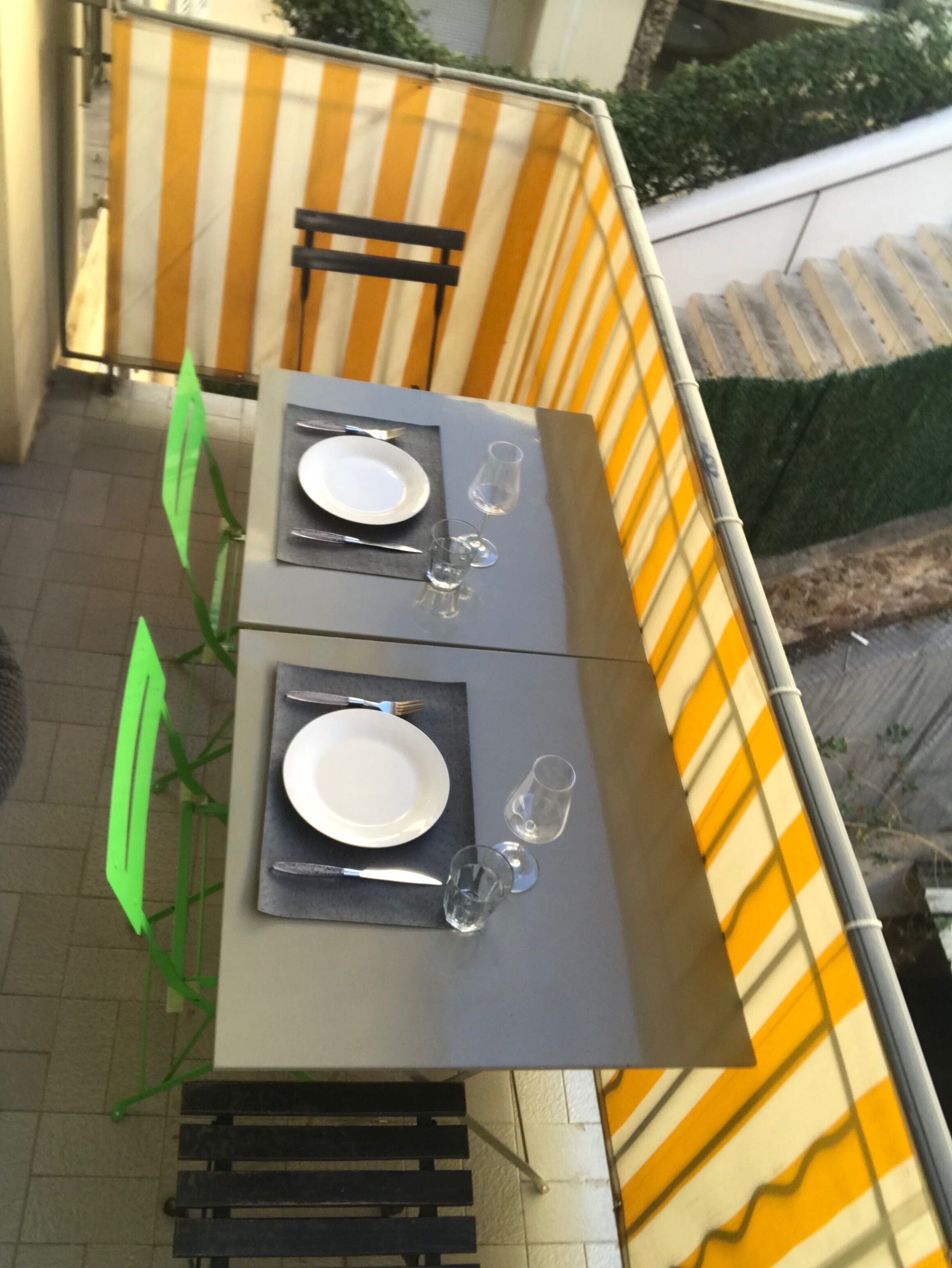 2 bedrooms - Terrace - 50m from the Old Port - Parking