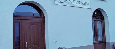 Entrée de l’hébergement