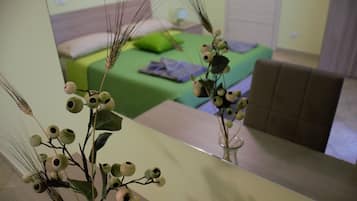 Double Room (Fermentato) | Individually decorated, individually furnished, desk, cribs/infant beds