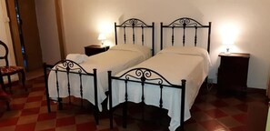 Camera | 1 camera, ferro/asse da stiro, Wi-Fi gratuito, lenzuola