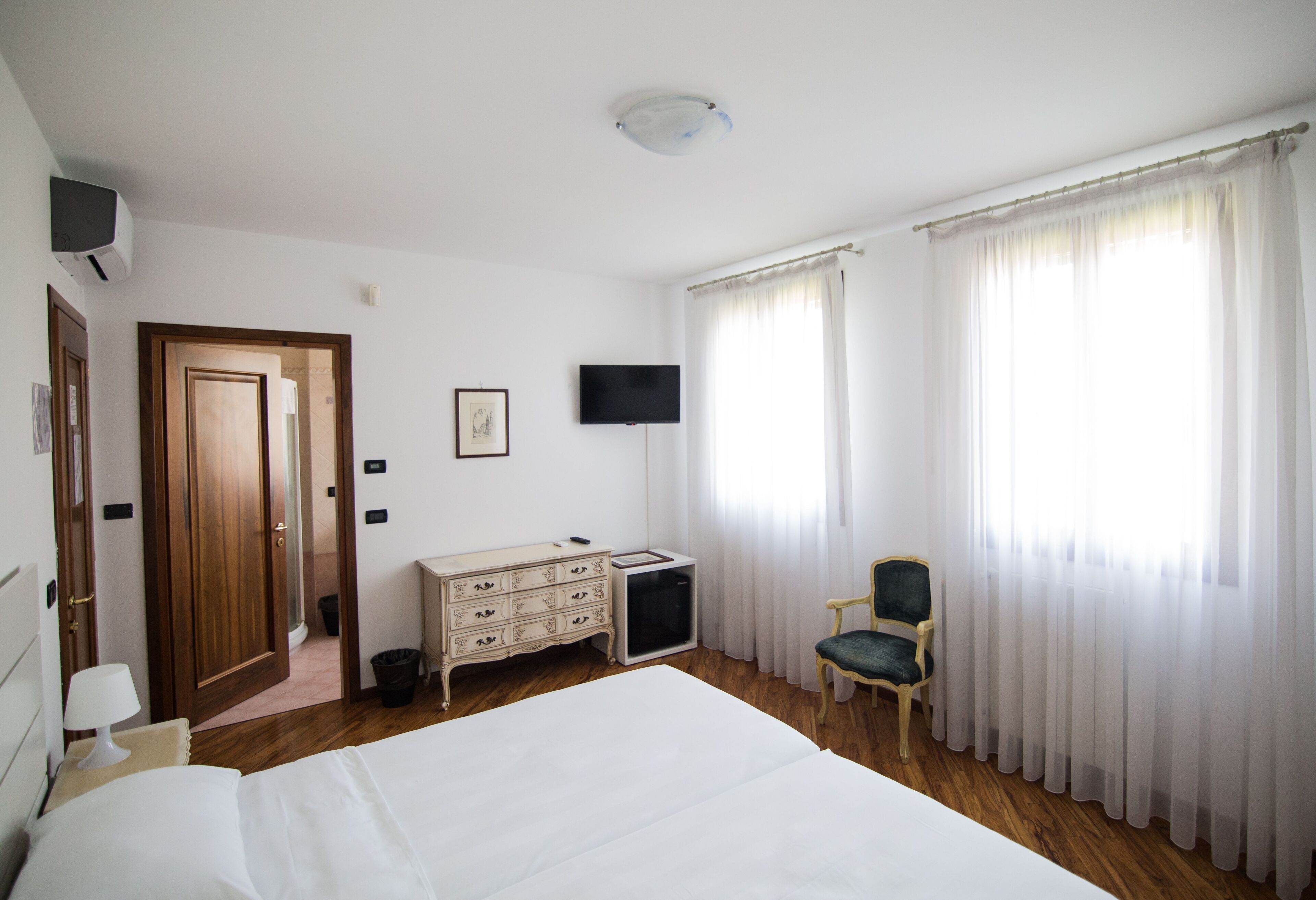 Standard Double Room, 1 Queen Bed, Private Bathroom, Garden View