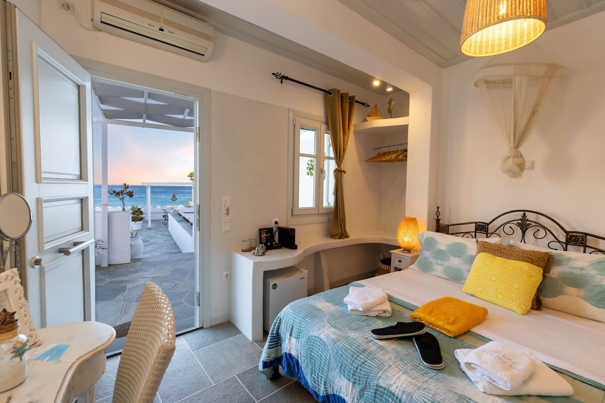 Habitación doble, vista al mar | Insonorización, tabla de planchar con plancha y wifi gratis