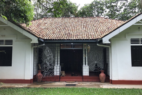 Front entrance to the villa