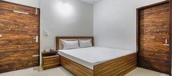Hotel Adarsh Palace Chandigarh