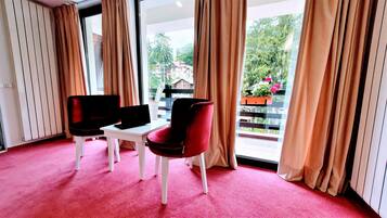 Romantische tweepersoonskamer | Een minibar, individueel gedecoreerd, individueel gemeubileerd