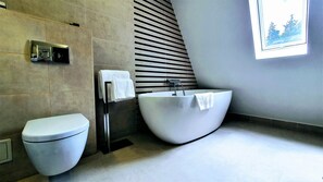 Luxury Double Room | Bathroom | Free toiletries, hair dryer, slippers, towels - Varful Cu Dor (Sinaia)