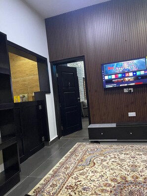 Luxe appartement | Lakens van Egyptisch katoen, luxe beddengoed, Tempur Pedic-bedden