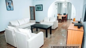 Apartment | Egyptian cotton sheets, premium bedding, Tempur-Pedic beds, desk - First B&R Hotel (Uyo)