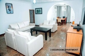 Apartment | Egyptian cotton sheets, premium bedding, Tempur-Pedic beds - Aliz Ambruz Hotel (Uyo)