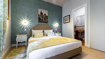 Habitación Deluxe doble | 1 dormitorio, caja fuerte, escritorio y cortinas opacas