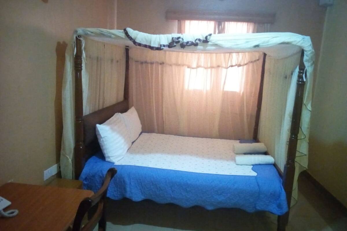 Standard Room | Meja, Wi-fi percuma, cadar katil 