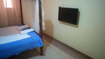 Standard Room | Desk, free WiFi, bed sheets