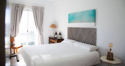 At sea level, and overlooking the beach. Apartment with terrace and 8 hrs of sun