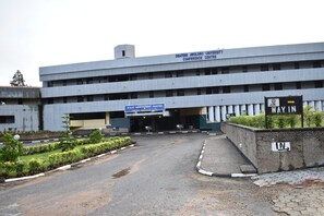 Free self-parking - OAU Conference Centre & Guest Houses Ltd (Ife)
