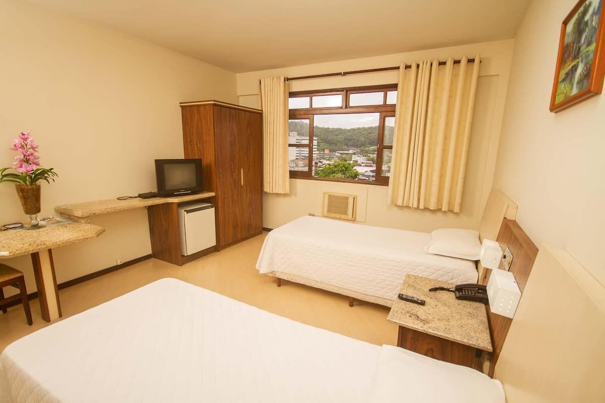 1 Schlafzimmer, Minibar, Schreibtisch, laptopgeeigneter Arbeitsplatz