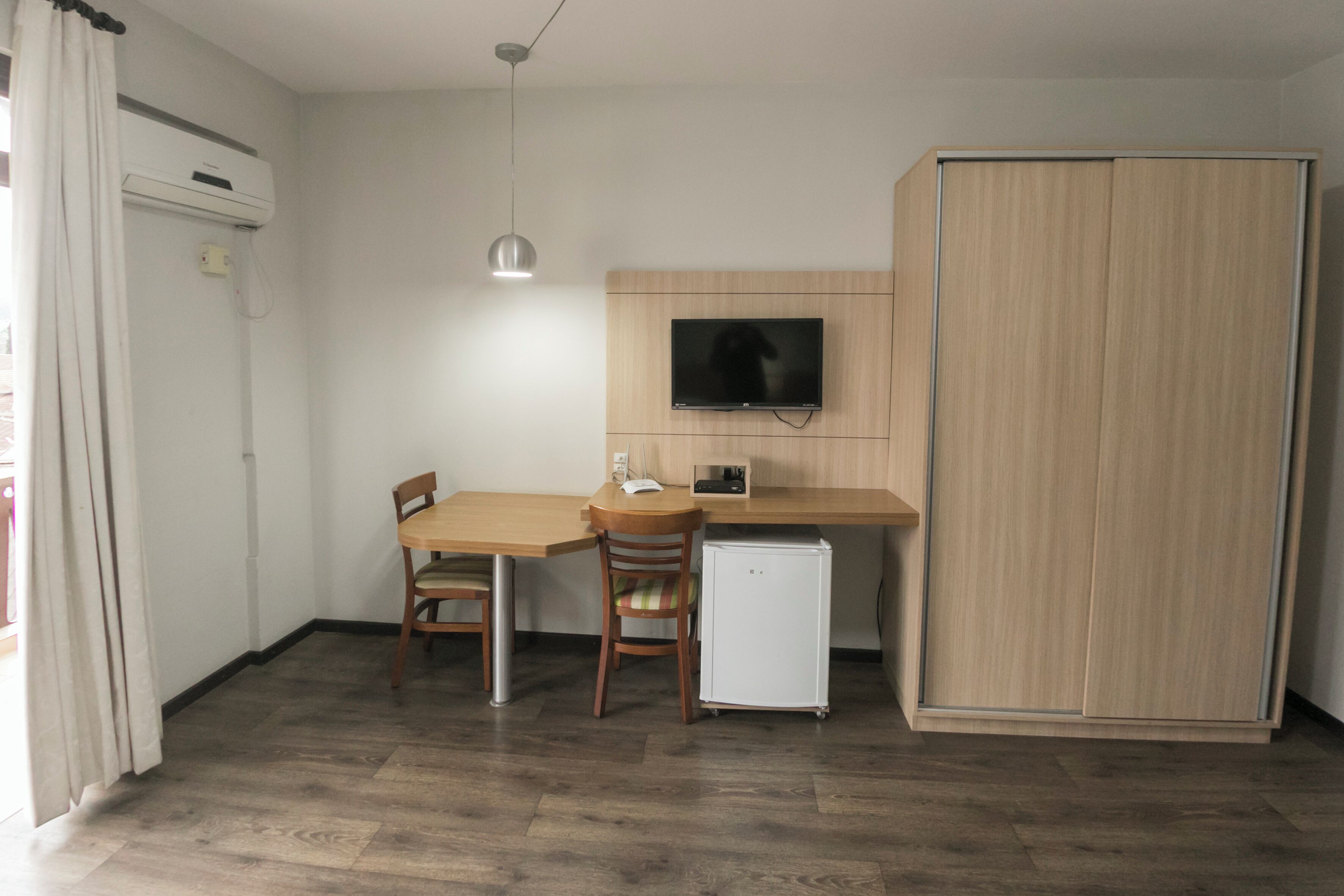 standard room, 3 single beds | 1 bedroom, minibar, desk, laptop workspace