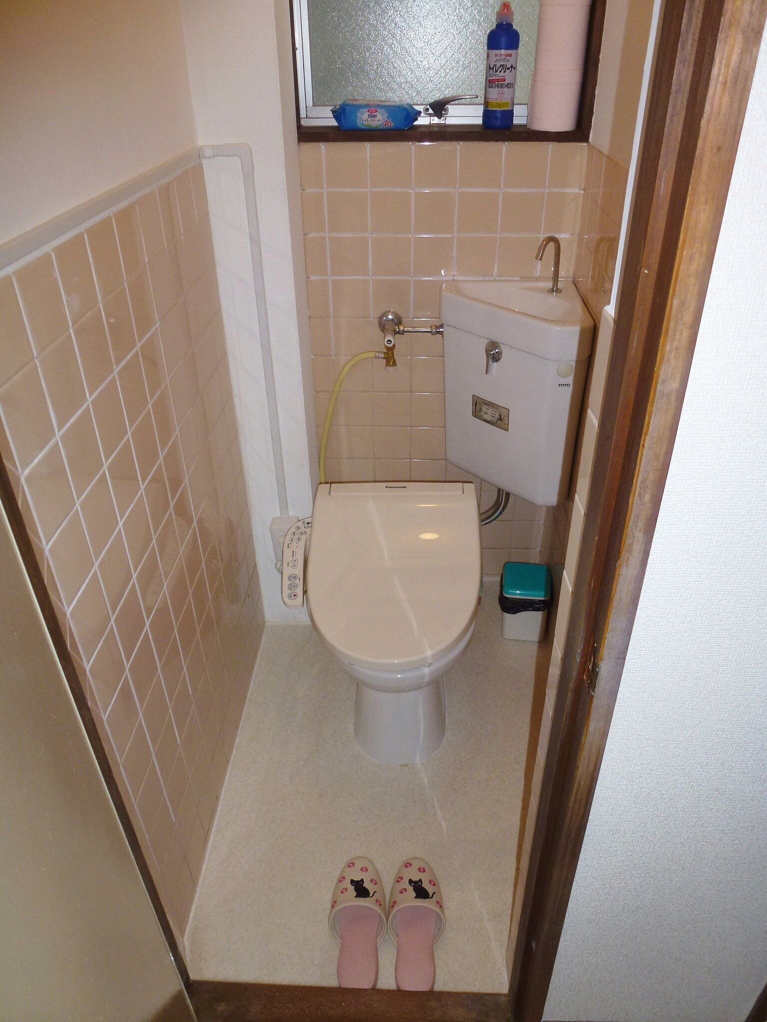 Hair dryer, towels