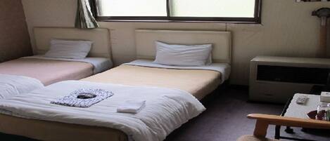 1 habitación, acceso a internet y ropa de cama