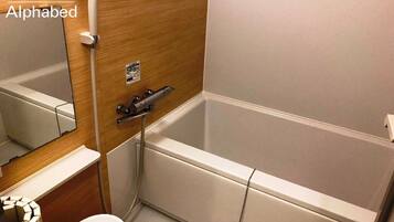 Kostenlose Toilettenartikel, Haartrockner, Handtücher