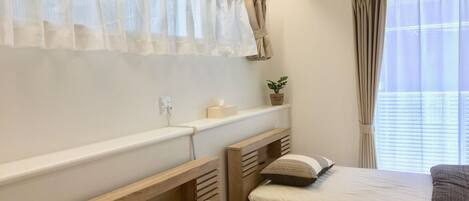 1 bedroom, desk, free WiFi, bed sheets