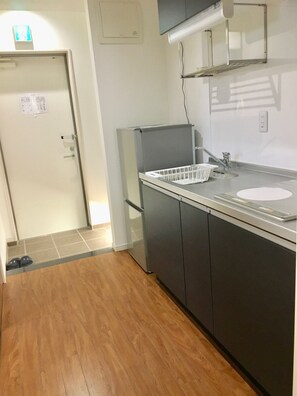 Fridge, microwave, cookware/dishes/utensils - 2B Bedroom and dining room are independent Super / Ginowan Okinawa (Ginowan)