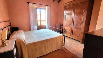 11 makuuhuonetta, silitysrauta/-lauta, ilmainen Wi-Fi, vuodevaatteet