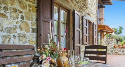 Collaprico, 8 chambres, 6 salles de bain, piscine privée, WIFI, descendre au village